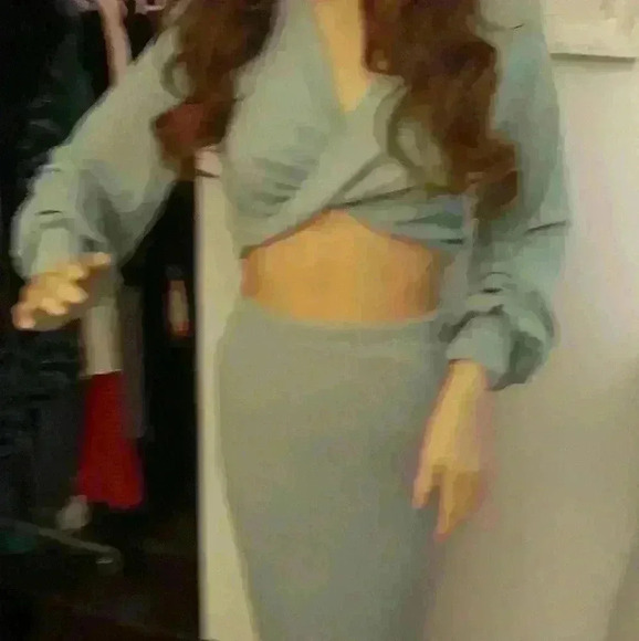 Fashion nova 2 piece midi skirt lightweight plunging neckline soft green dress S - Picture 2 of 4